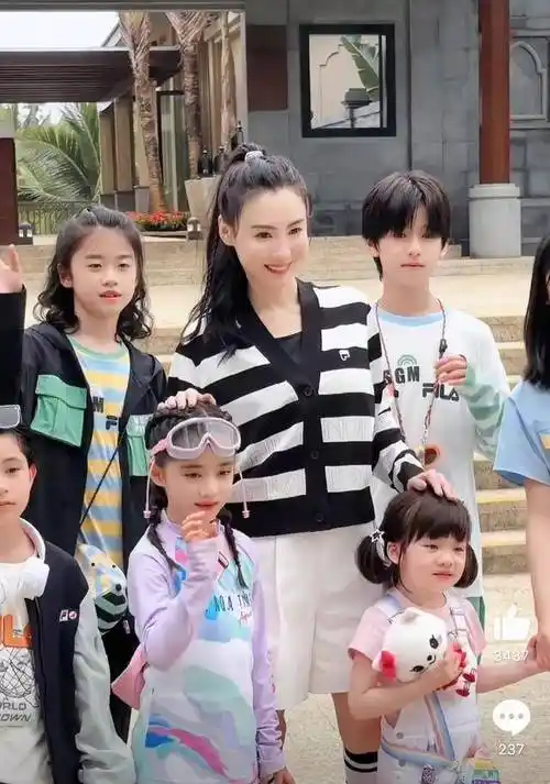 曝张柏芝怀四胎?