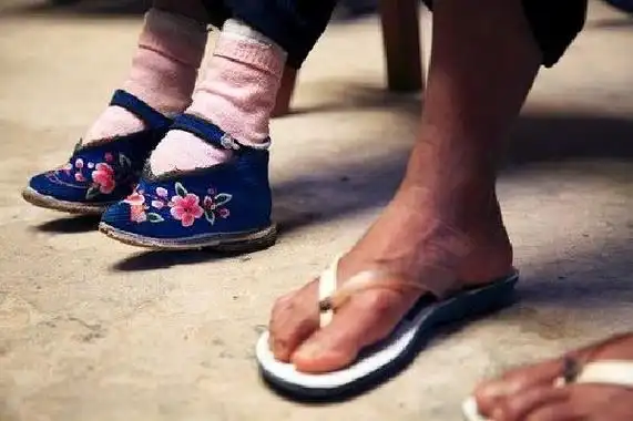 最后的"三寸金莲"小脚 从5岁开始缠足