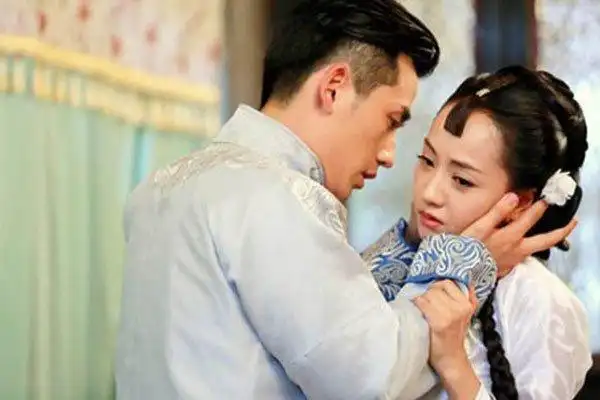 朱一龙和杨蓉自从拍摄电视剧《情定三生》认识之后,每年都会互相为