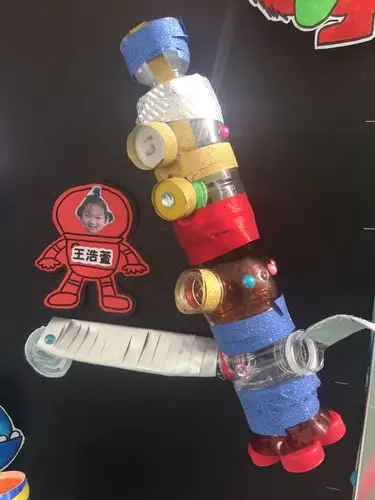 用矿泉水瓶子制作的火箭!