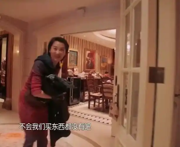 女星"许晴"的豪宅,光是装修玄关就超百万,面积大到胜似迷宫!