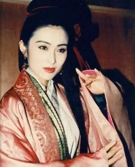 在那个没有整容和ps的年代,她的脸迷倒了无数人.