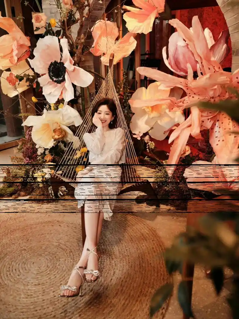 毛晓彤白嫩光滑的小脚丫