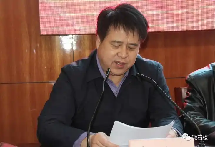 微石楼石楼中学举行法治副校长聘任仪式暨冯小军检察长法治报告会