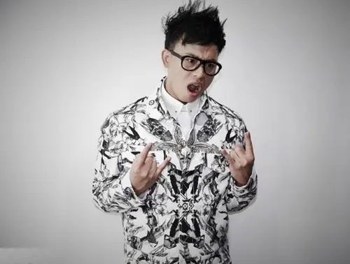 【图】原阿里郎组合主唱金润吉歌曲《路》赏析 感受渴望旅行的心境