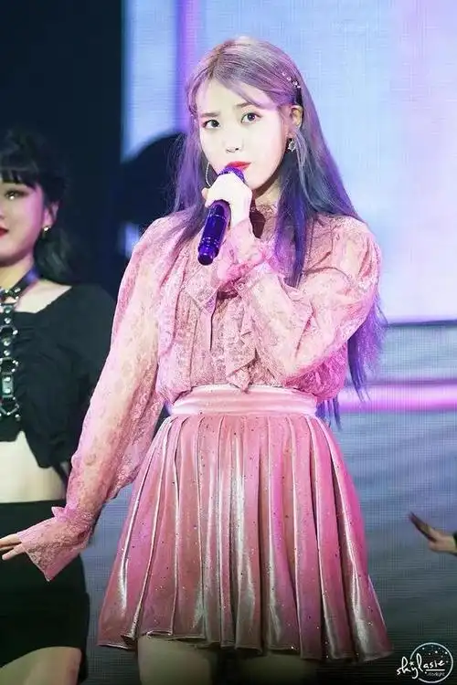 iu李智恩演唱会同款粉色蕾丝衬衫女长袖甜美荷叶边小衫丝绒短裙女