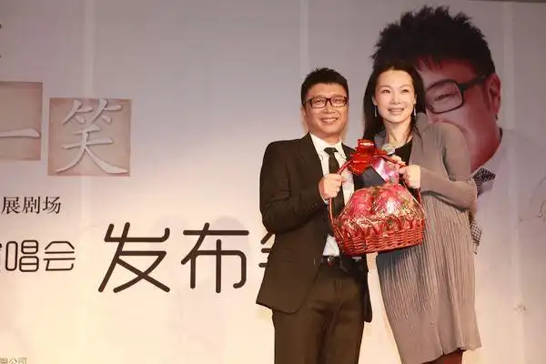 好友吕薇到场祝贺