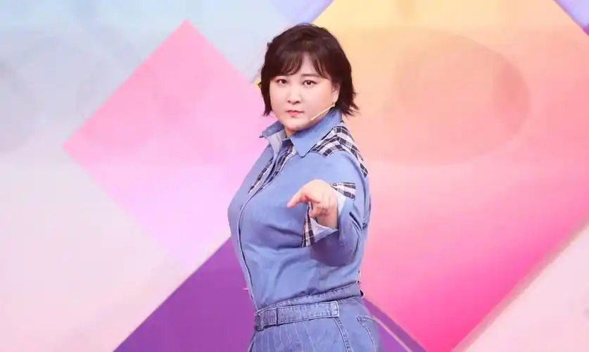 为什么贾玲王牌里总穿裙子?知道真相后,网友纷纷点赞