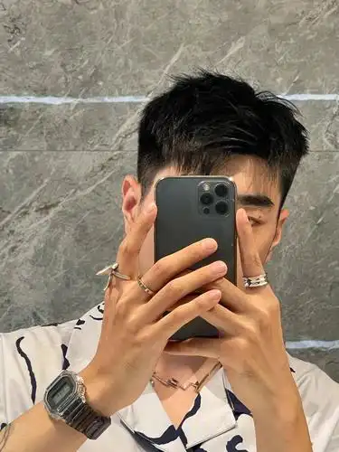 男生的短三七分发型打理教程