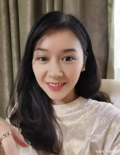 甄锡美照秀一波,韵味十足,让人心动不已