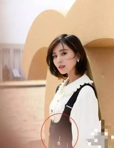 刘诗诗参与某杂志拍摄的照片也看出了迹象,不仅像长胖了,小肚子也出来