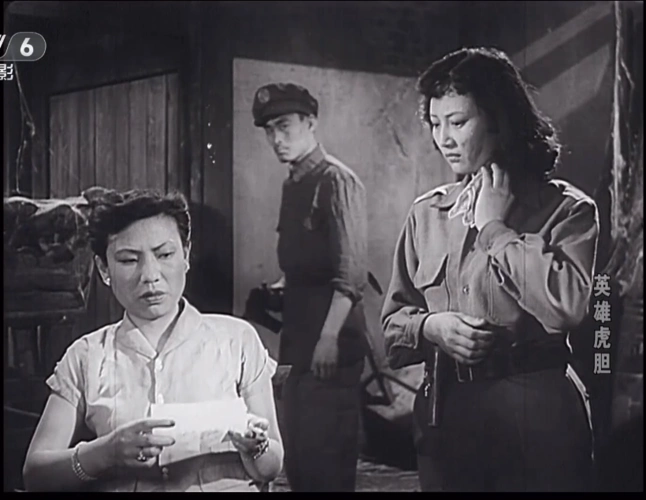 老电影也有商业大片英雄虎胆美女特务阿兰有四种结局