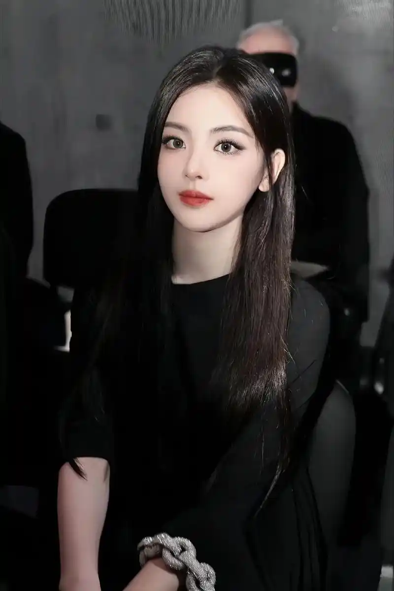 明星杨超越照片 - 抖音