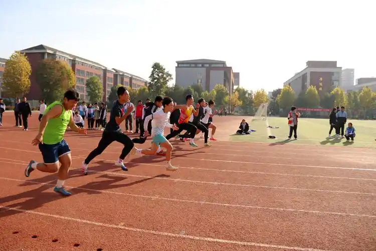 校园新闻阜南一中秋季田径运动会隆重开幕