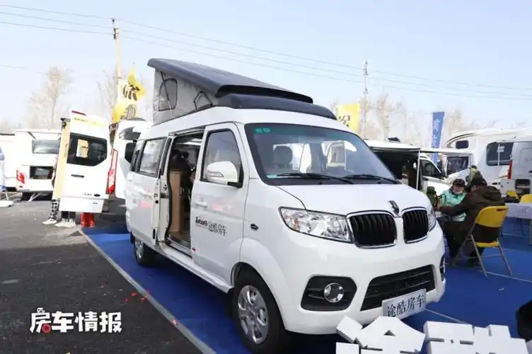 首款华晨小金杯房车来了售价10万能住4人洗澡做饭一车搞定