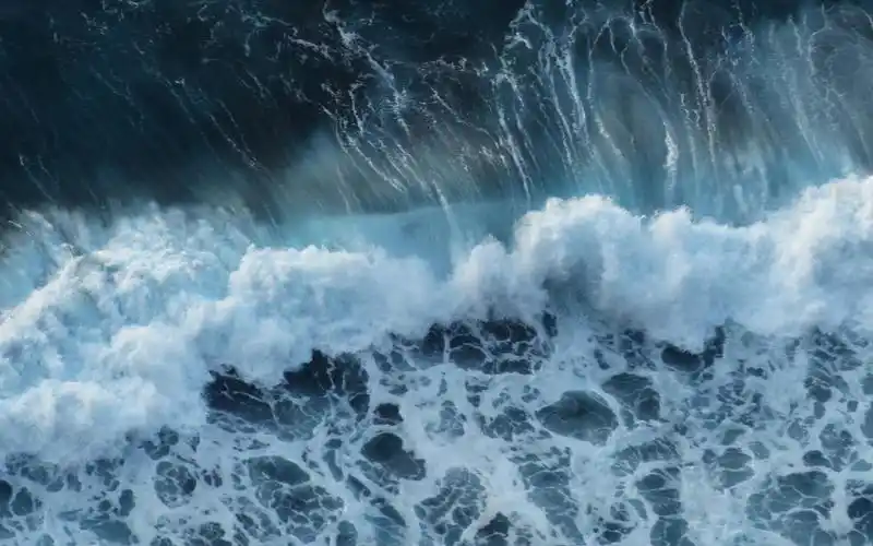 波涛汹涌的海浪图片桌面壁纸