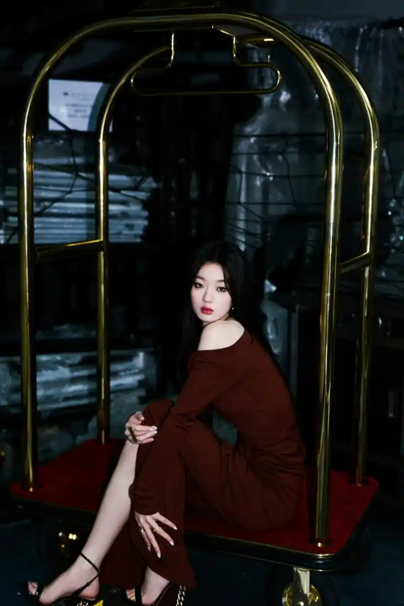 单依纯 黑色一字带高跟凉鞋美jio丫[爱你][爱你] 676767#宝藏