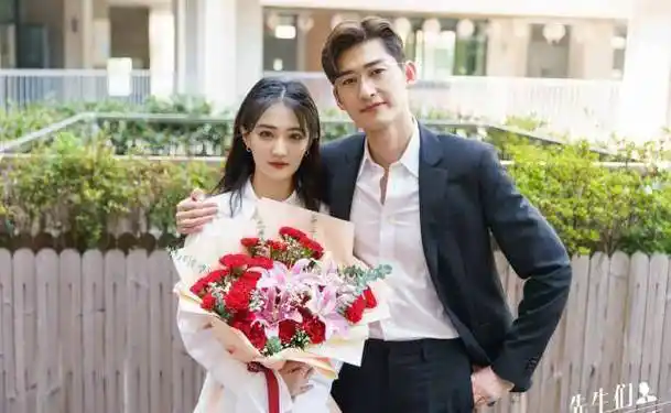 不愧是偶像剧男主_丁禹兮_女朋友_毯子