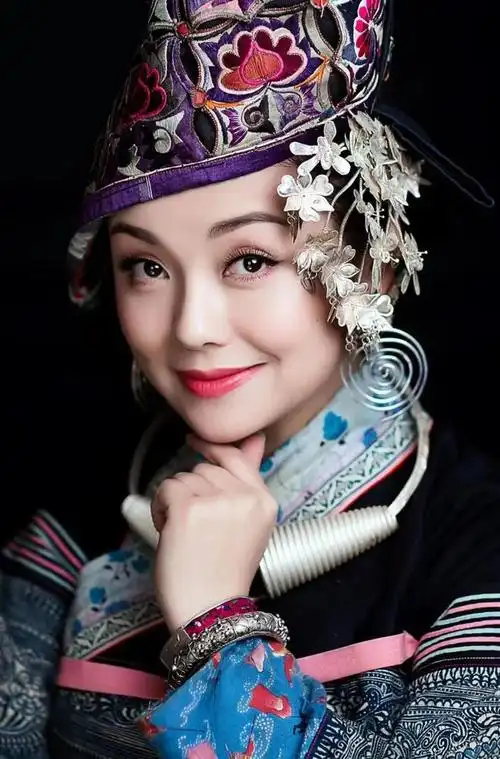 著名苗族歌唱家阿幼朵邀你参加山水黔城首届歌舞大赛