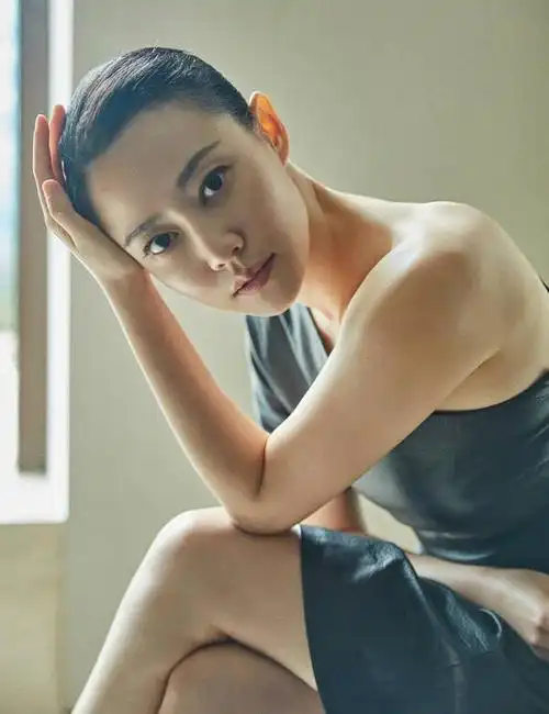 38岁谭卓,容颜美丽身材有料,颜值惊艳的演技派女神