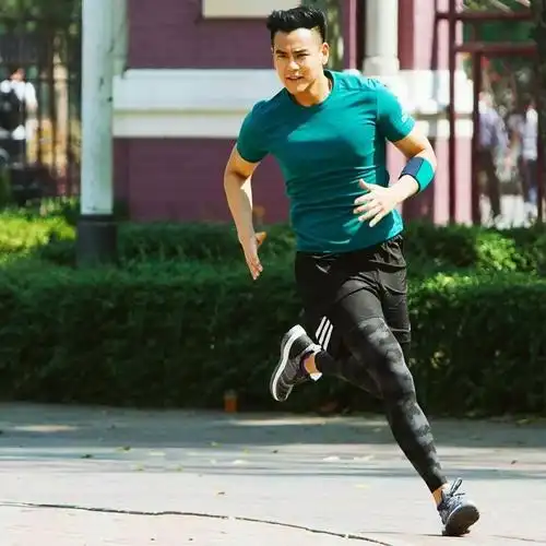 而参加健身的明星不计其数,下面大家赶紧跟上,看看彭于晏的束身之道