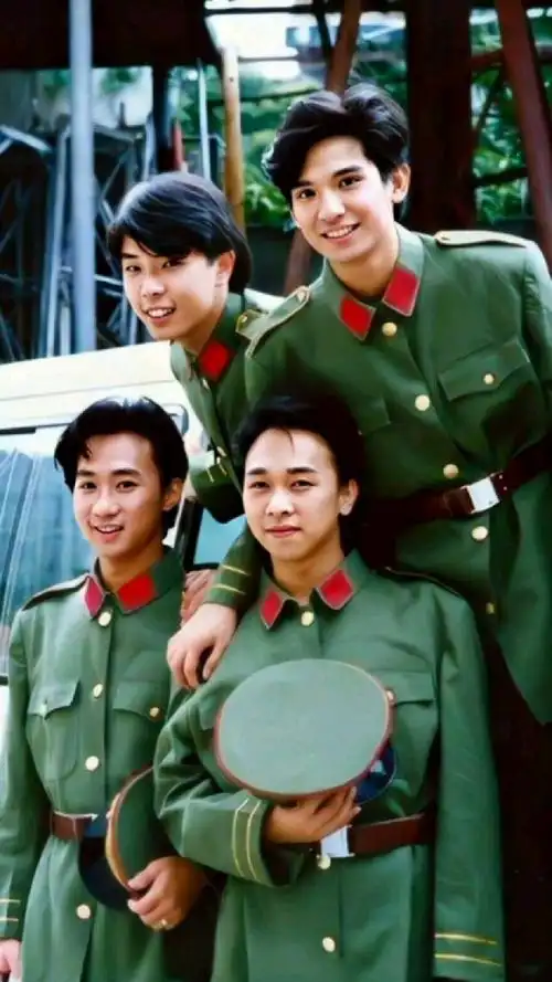 beyond四子罕见军装照 太帅了-度小视