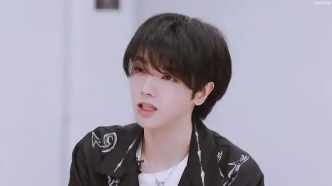 华晨宇美貌bot#是谁又打开硬盘欣赏飒飒的美貌,是我93