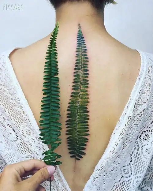 女生背部彩绘水彩素描创意文艺树叶纹身图案