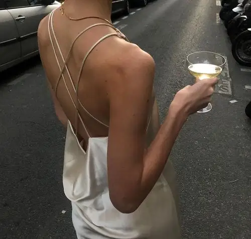 有没有很喜欢这种漏出身体一部分的高级感头像的