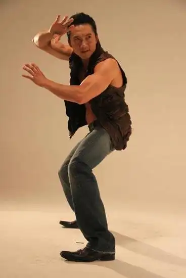 邹兆龙大秀猛男身材 独家秘传健身之道