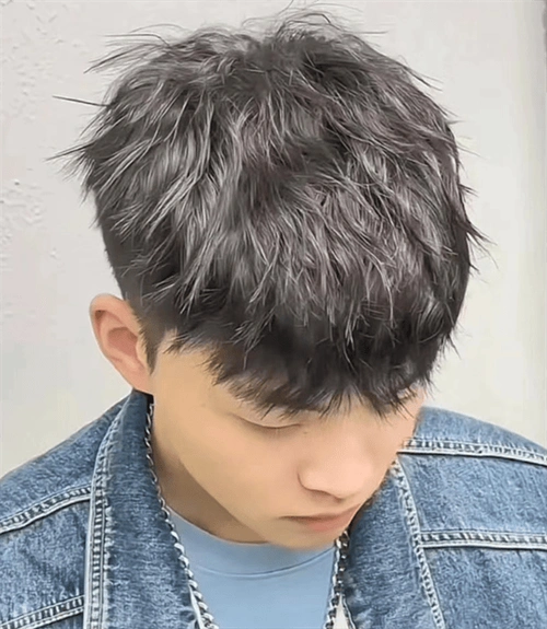 满满的少年在时尚烫发,充满最时尚迷人的男神气质._发型_纹理_长度