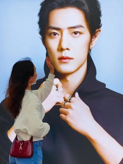 肖战超话打卡咯这么大这么帅这么霸气的是肖战!