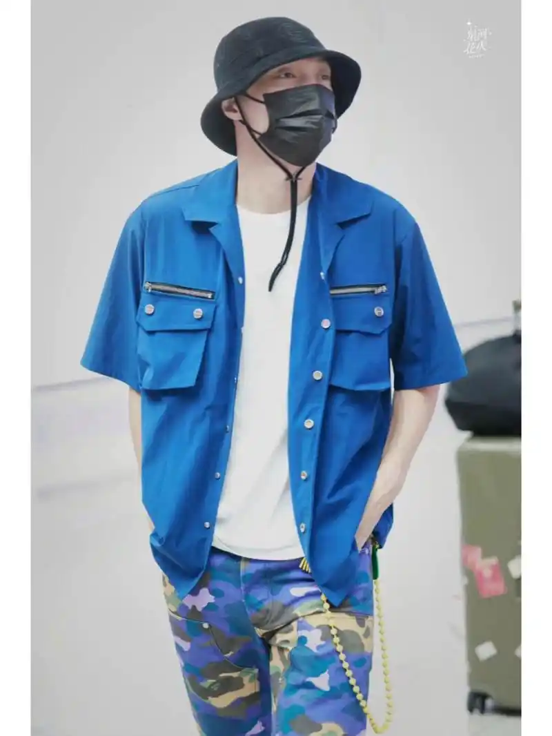 蓝朋友 工装风穿搭 男星张艺兴今日一则机场私服穿搭分享.