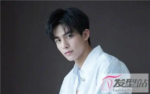 男士三七分偏分发型怎么弄有型 经典偏分头帅气百搭凸显潮范