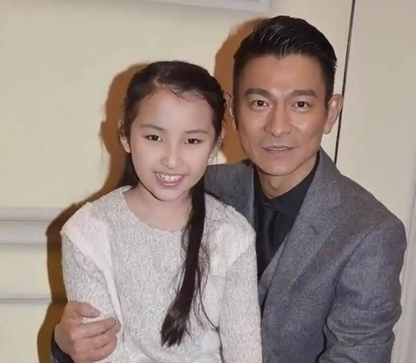 刘德华女儿刘向蕙:小小年纪身家过亿,深爱妈妈隐情23年_朋友_事业