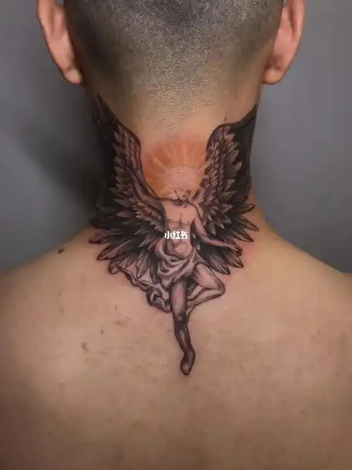 天使纹身  #权志龙同款纹身  #脖子颈后纹身  #黑灰纹身  #堕落天使