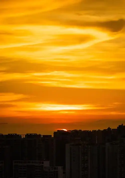 傍晚美丽的晚霞