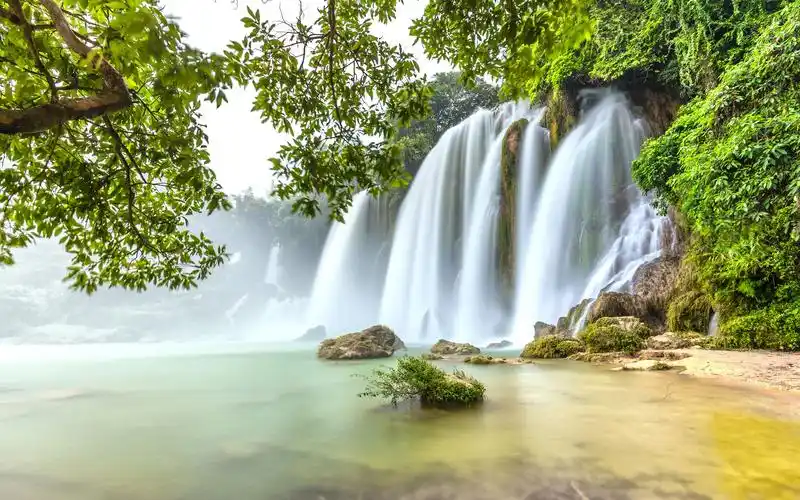 首页 桌面壁纸 风景壁纸 精选雄伟壮观的瀑布图片电脑桌面壁纸 2560