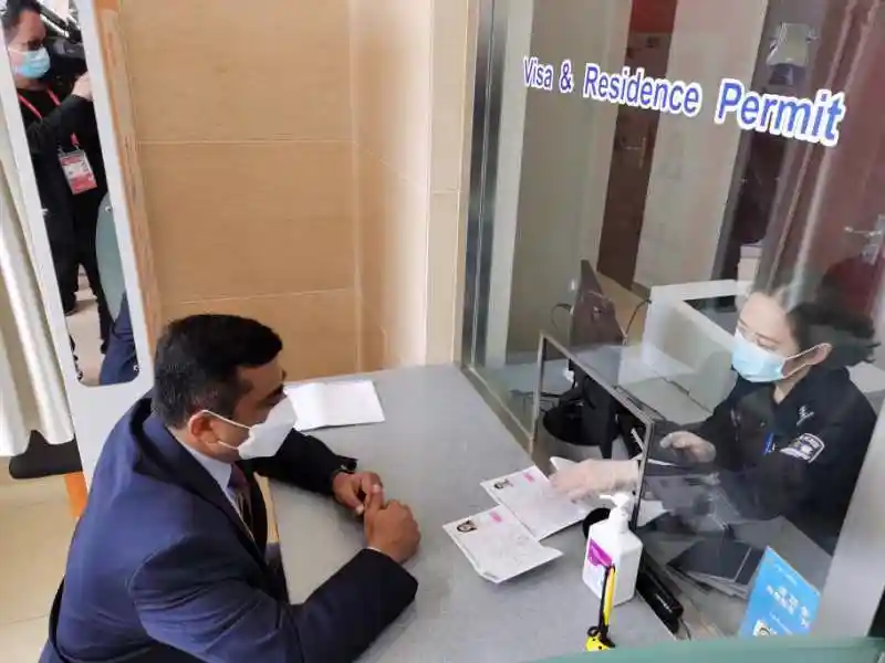 不让外国展商为签证延期发愁上海公安提供一站式服务