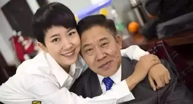 杜旭东全家照,妻子享受国务院特殊津贴,女儿像妈妈颜值高
