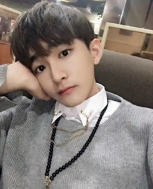 分享一位萌萌的可爱小鲜肉 瓜子脸大眼睛的小正太(4)-帅哥图片-帅哥