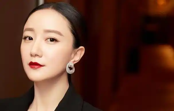 别动脸!李倩和朱珠,同样点痣改命,一个人生赢家,一个糊成路人