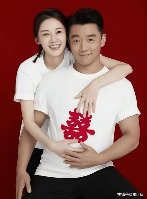 郑恺苗苗三胎孩子满月足迹疑曝光,女方被嘲是生育机器_网友_生活_视野