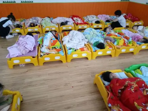 诺贝尔幼儿园宝宝班小朋友祝妈妈们节日快乐