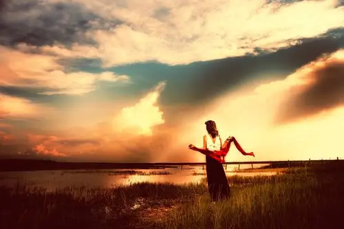 做一个心中有爱;的阳光女人.