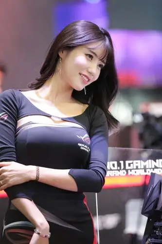 神颜值 美女模特 林率雅