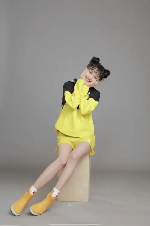 《奇妙小森林》海报曝光 郑爽泡面刘海造型萌翻啦