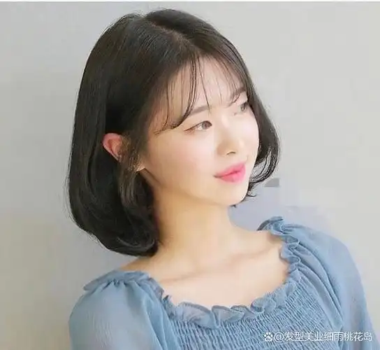 简单漂亮的短发内弯烫