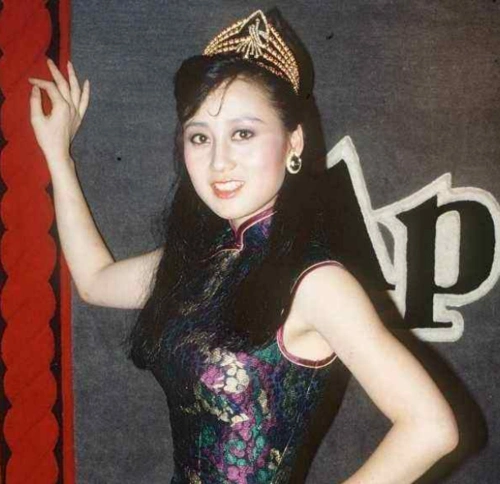 拥有魔鬼身材的女神利智美照