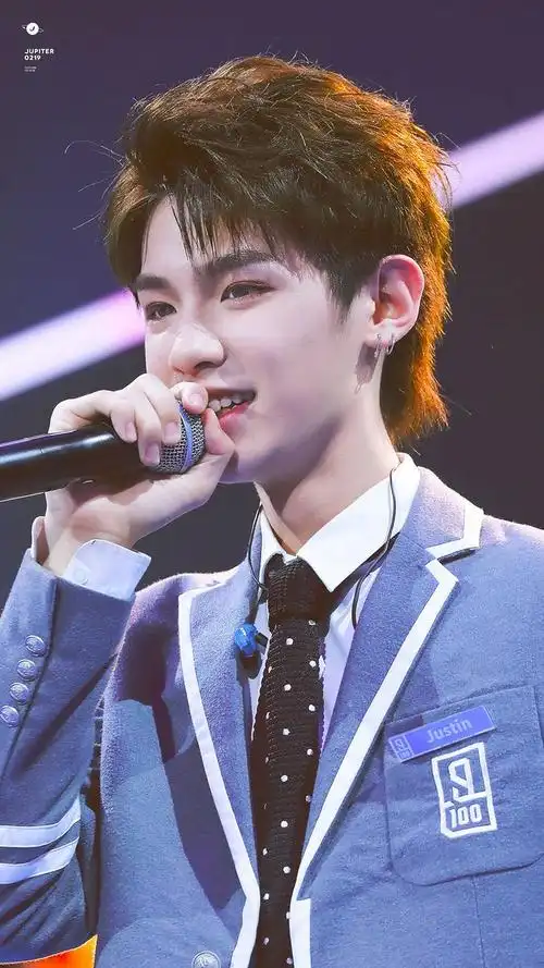 justin 黄明昊 出道舞台